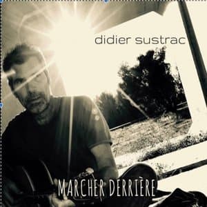 Marcher derriere